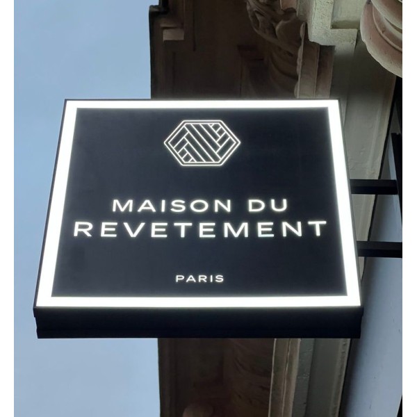 ENSEIGNE COMMERCIALE LUMINEUSE DRAPEAU CARRE