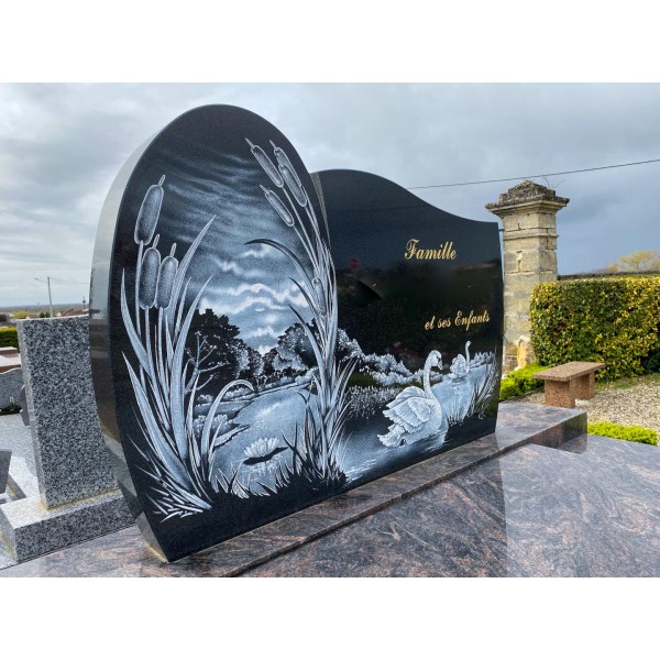 STELES PIERRE TOMBALE